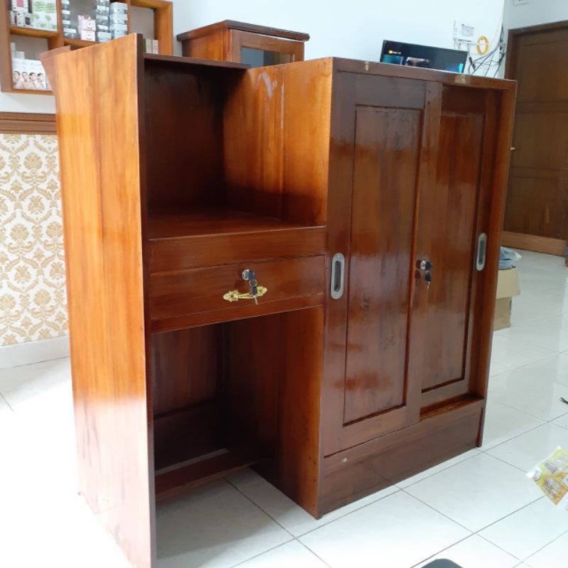 Lemari Etalase Kosmetik 3susun
