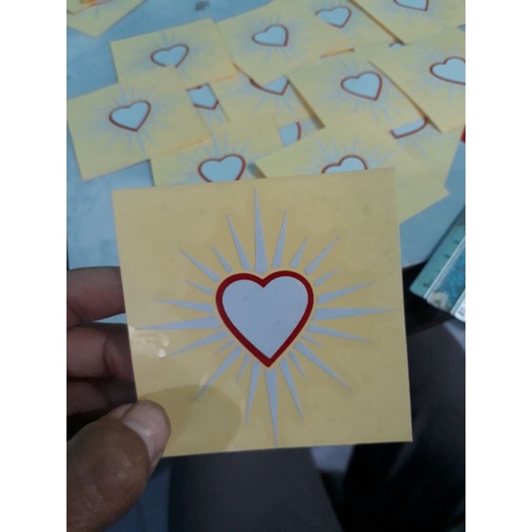 

stiker psht, sticker logo hati bersinar, cutting bahan refletif ukuran 7,5×7,5 cm