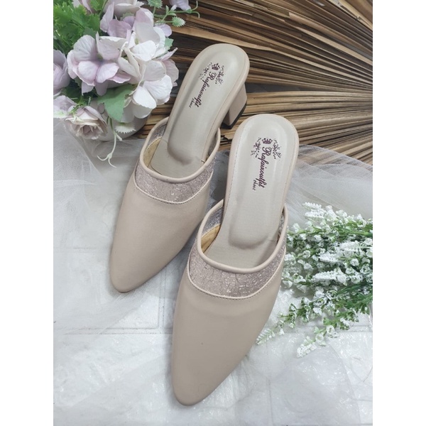 sepatu reviena cream lace cantik simple tnggi 5cm hak tahu