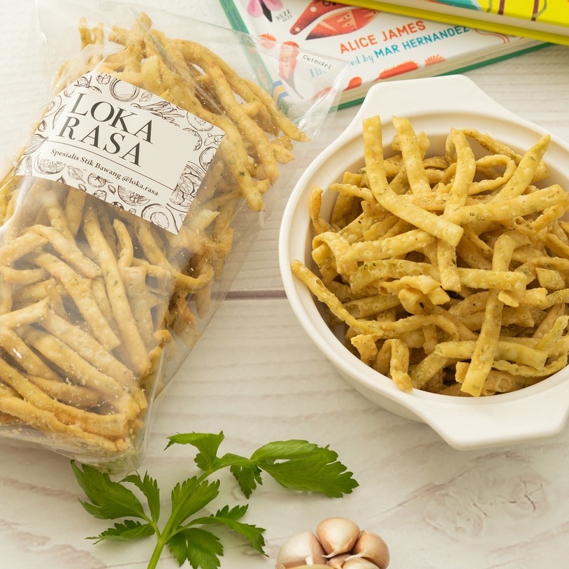 

SELEDRI (200gr) Stik Bawang by LokaRasa / Kue Bawang