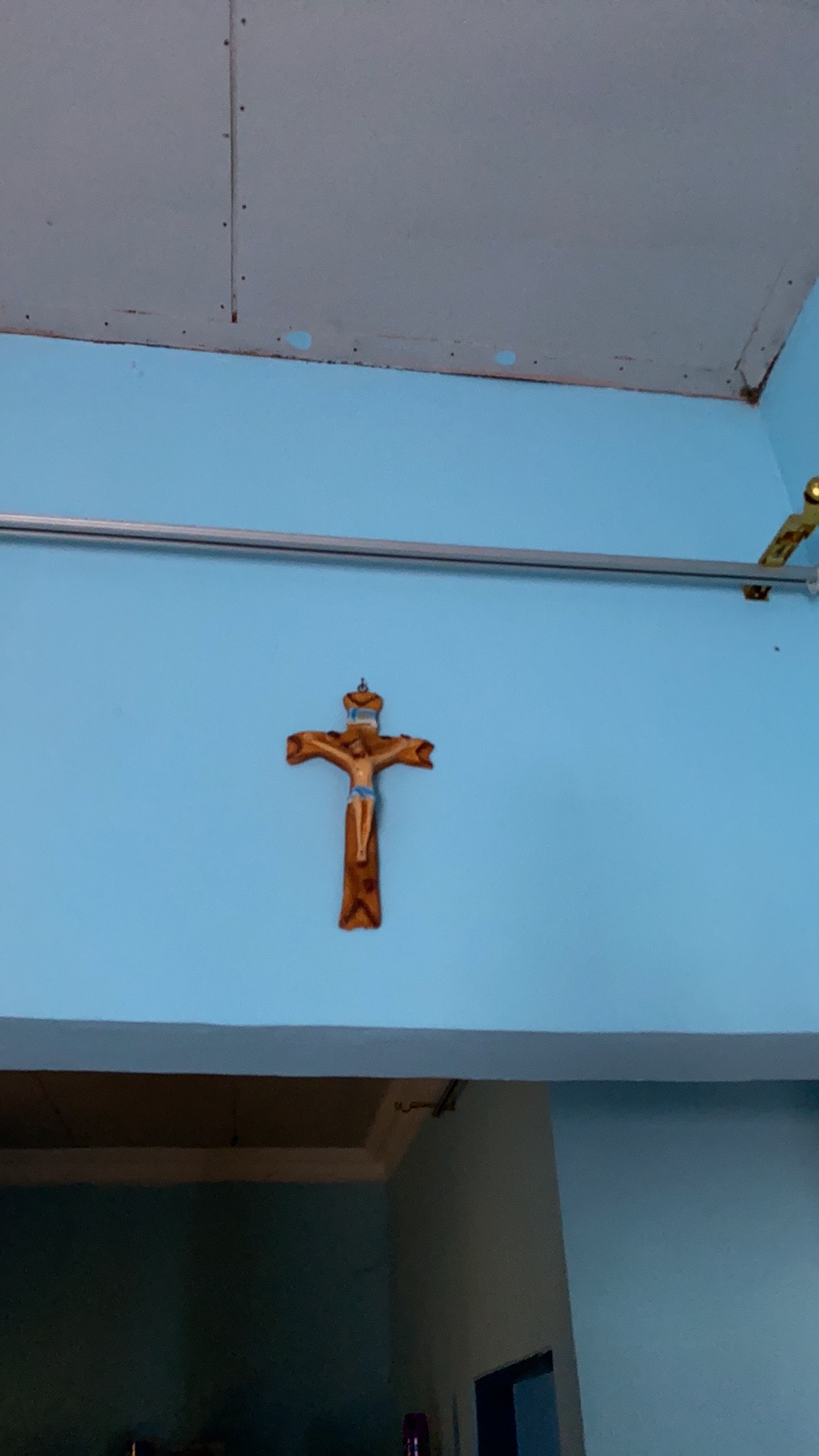 Salib Dinding Gantung Motif Kayu Dengan Corpus Yesus 23cm