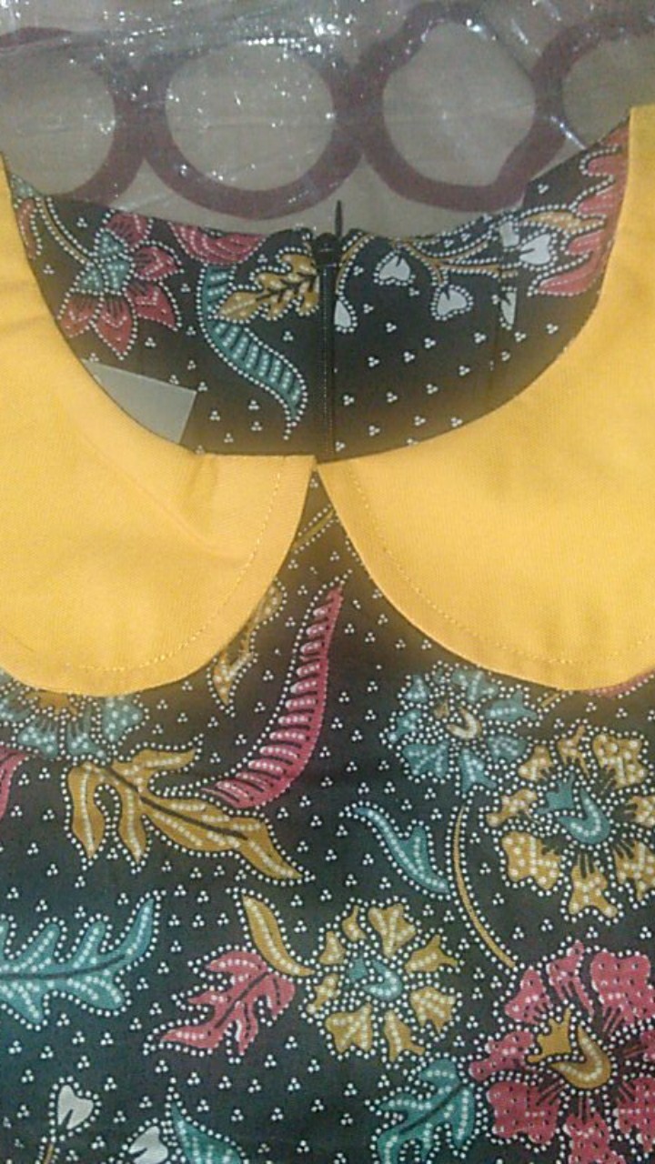 Blouse Atasan Wanita Kombinasi Batik Warna Merah Kuning Kerah Kotak Lengan Pendek Baju Imlek 2021