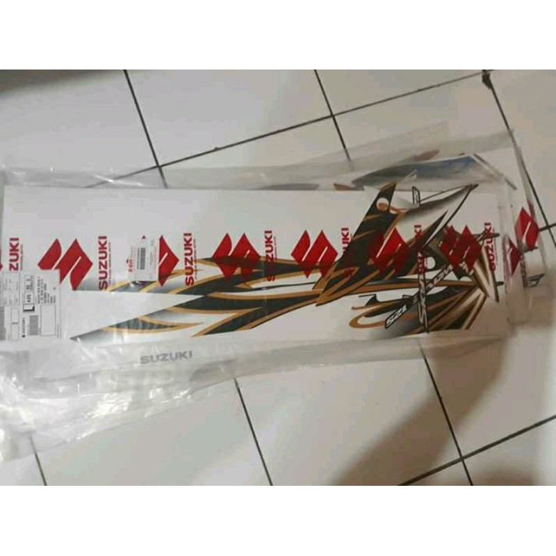 striping suzuki skywave  putih hitam ori 2010