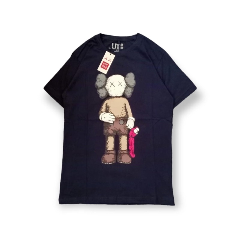 KAOS UNIQLO X KAWS X MICKEY MOUSE-D