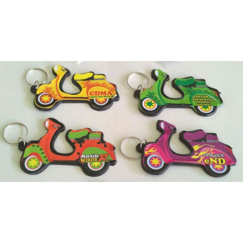 Souvenir Pernikahan Gantungan Kunci Vespa Stiker / Hadiah Ulang Tahun / Kado Murah ISI 100PCS