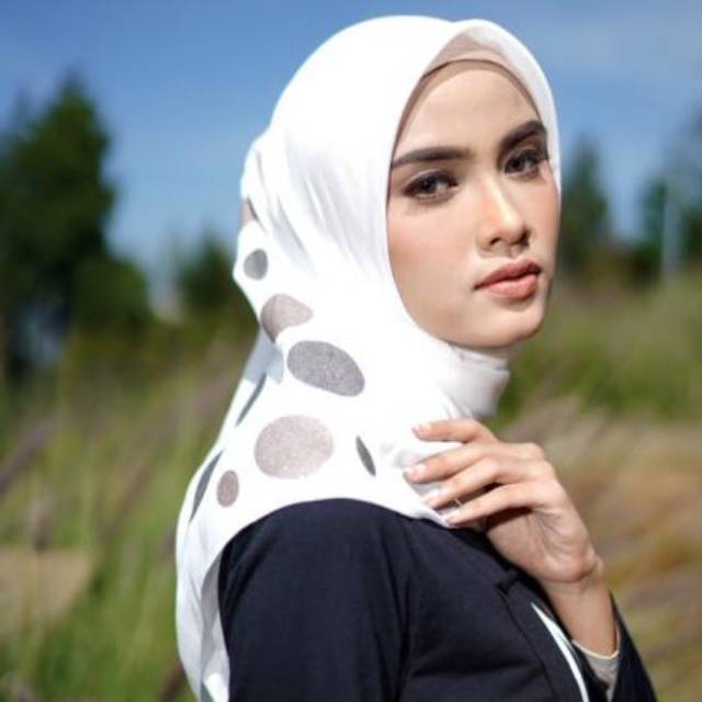 Hijab Monel Polkadot Glitter / Blink / Voal Segi Empat ScoopandCone