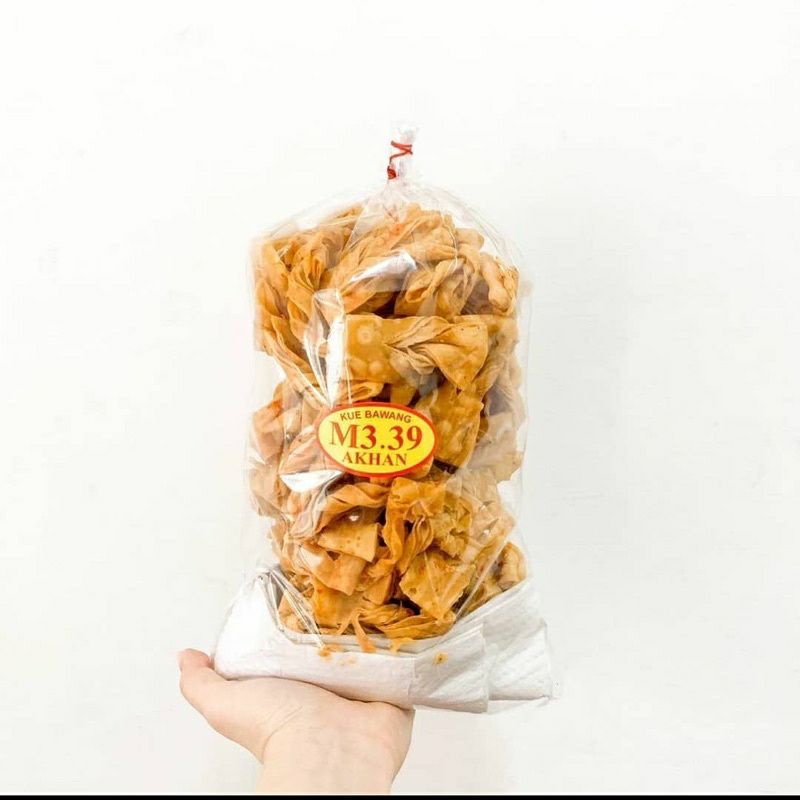 Kue Bawang M339 AKHAN 250GR 500GR Kue Bawang AKHAN Kue Bawang Metal Kerupuk Bawang Akhan Kerupuk Bawang M339 Akhan Kerupuk Bawang Metal Keripik Bawang Akhan Keripik Bawang M339 Akhan Oleh oleh khas Medan