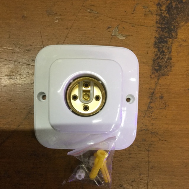 Fitting lampu YLI anti pecah