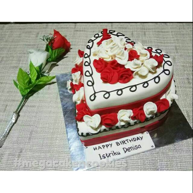 Kue Ulang Tahun Bentuk Love Warna Coklat Berbagai Kue Kue Ulang Tahun Bentuk Love Warna Coklat Berbagai Kue