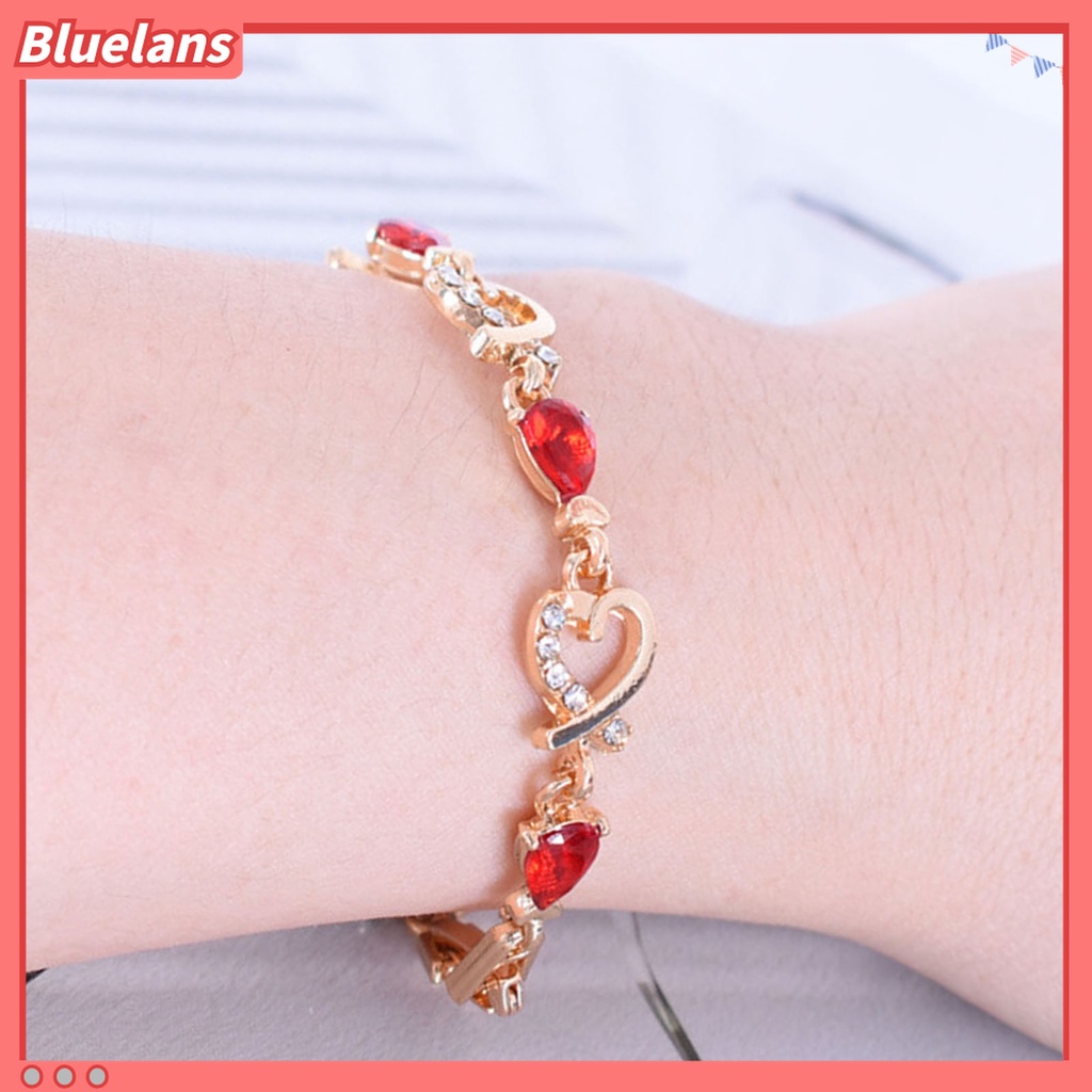 Gelang Rantai Desain Hati Hollow Aksen Berlian Imitasi Warna Merah Bahan Alloy Untuk Wanita