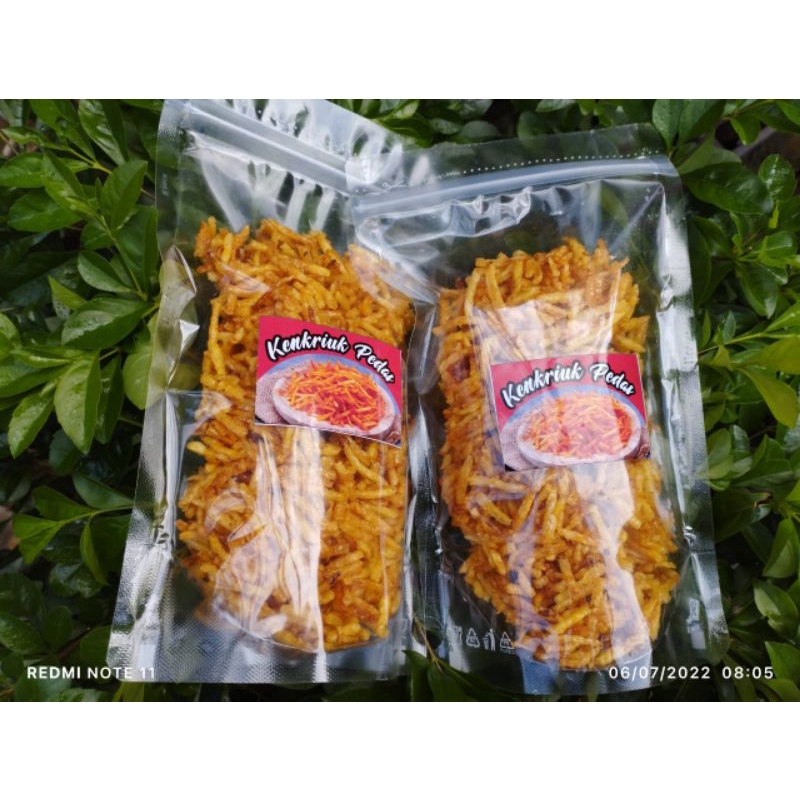 

Kripik Kentang Mustofa Snack Kentang pedas 100% kentang enak pedas renyah praktis