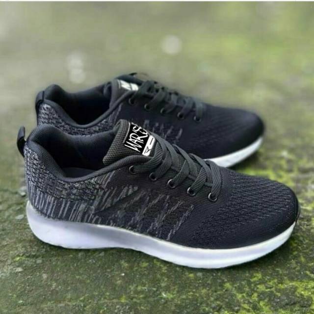 sepatu pria sneakers running fashion XXI sport