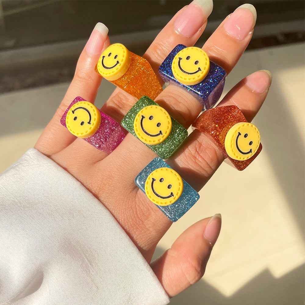 Needway  Gifts Finger Ring Korean Fashion Accessories Rings Glitter Smiley Face Transparent Candy Color Resin Acrylic Crystal Party Jewelry/Multicolor