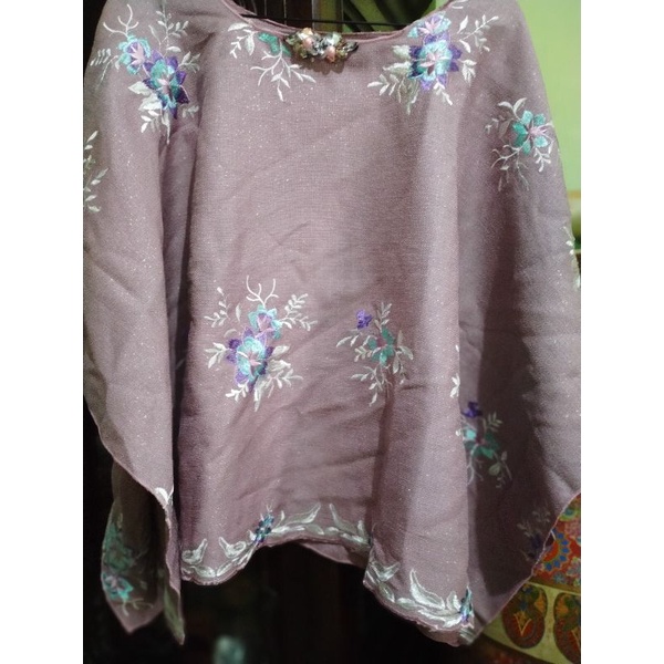 Atasan Luire by Raden Sirait