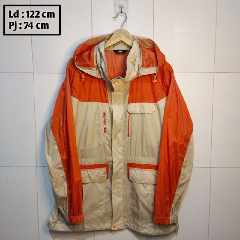TRESPASS Preloved branded jaket pria wanita cewek cowok thrift pl bekas second jacket parasut runnin
