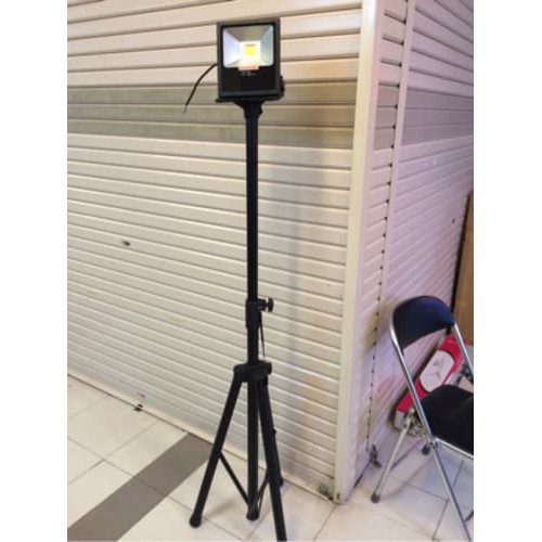 tiang lampu / tripod lampu sorot , tiang protable