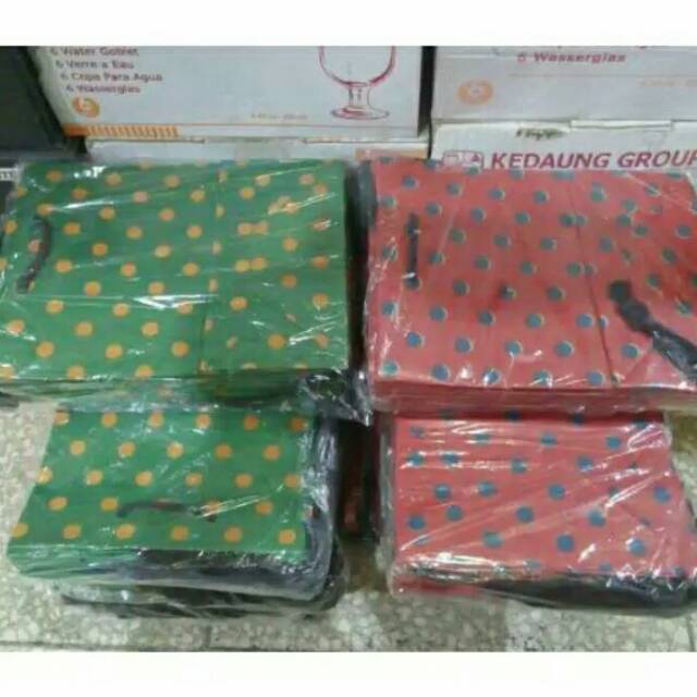 

Paper bag motif polkadot