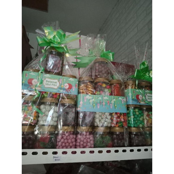 

Parsel coklat susun 10 toples/parsel coklat lagie/parsel coklat murah/ PARSEL LEBARAN