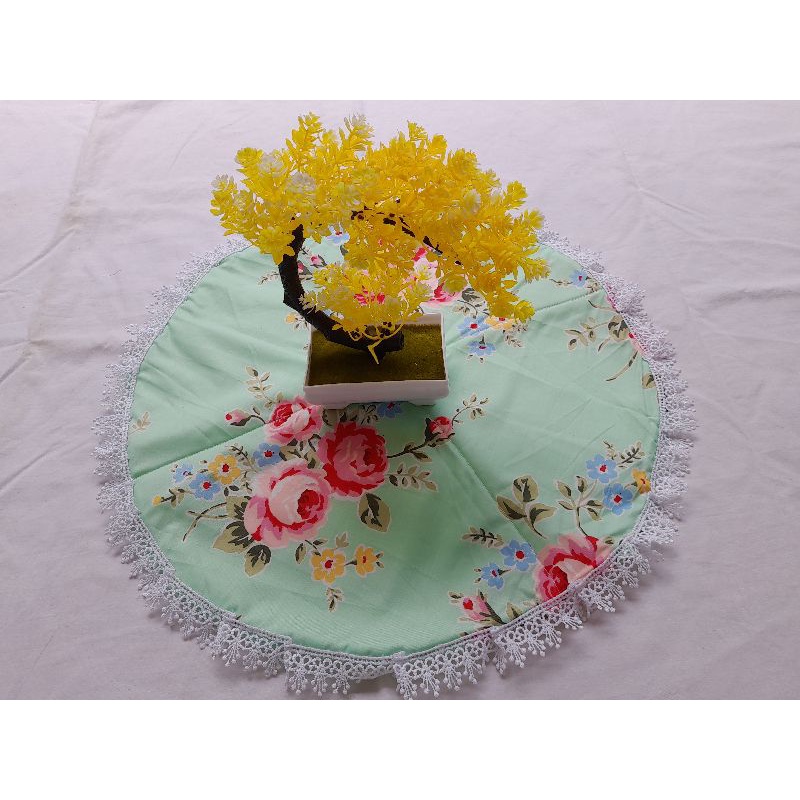 Taplak meja bulat hias renda