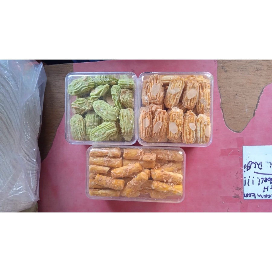 

PAKET KUE KERING KEJU KASTANGEL ALMOND GREENTEA PARCEL KUE PARSEL KUE