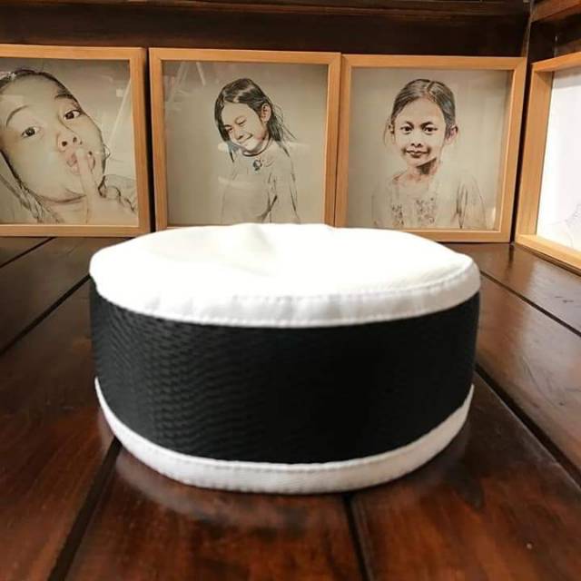 Peci taliban putih hitam