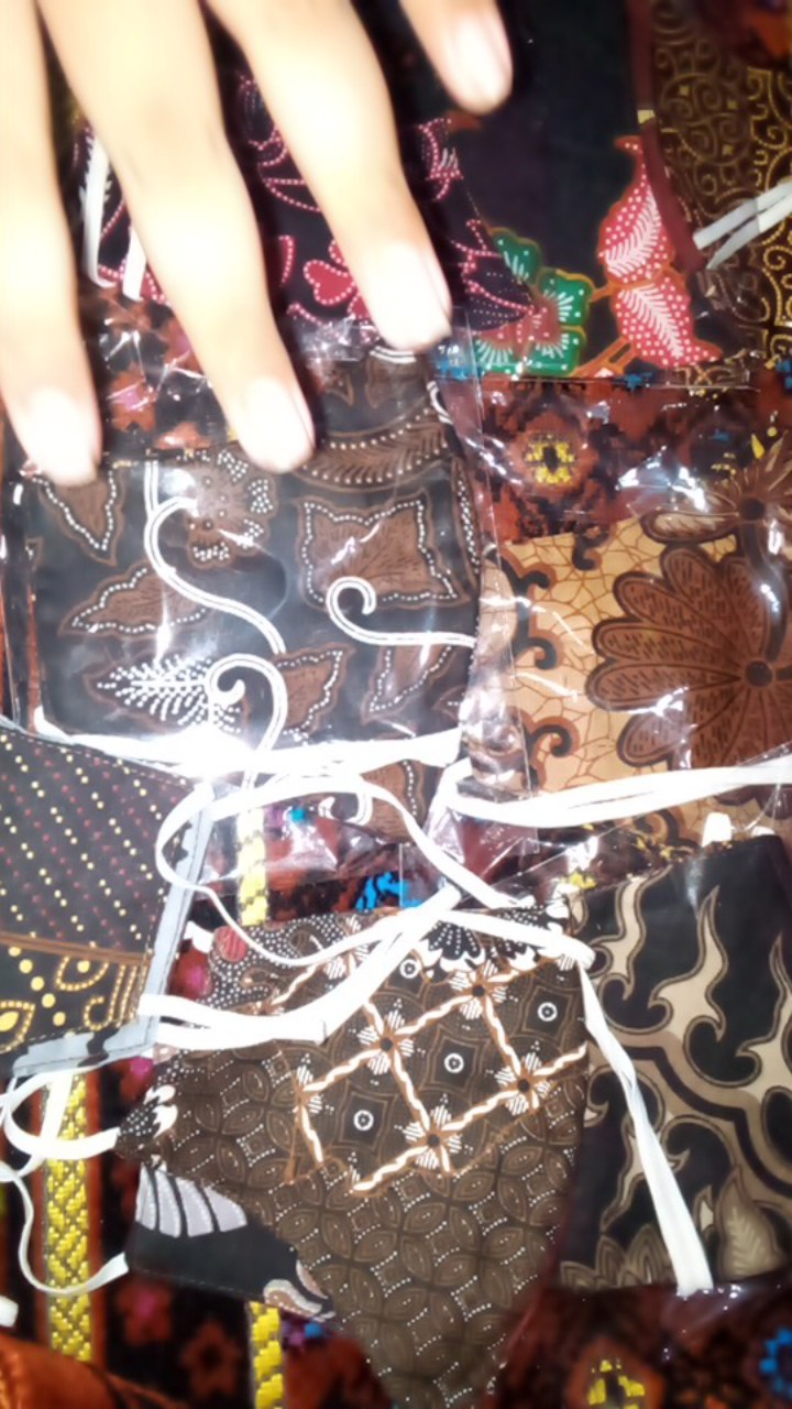 (cod) Masker Motif Batik Solo 2 Lapis Non Medis Earloop Hijab Souvenir Nikah Batik Khas Solo