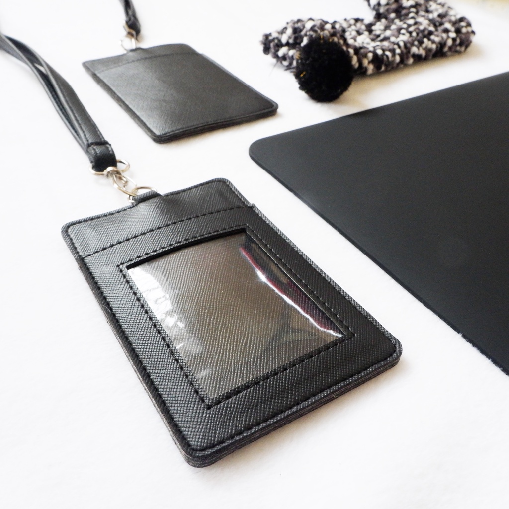 

SOUVENIR WEDDING CUSTOM PRINT ID CARD / NAME TAG HOLDER KULIT WARNA BLACK