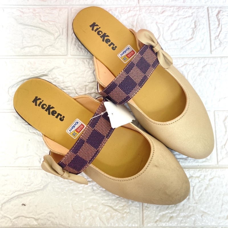 SENDAL SLOP CEWEK TERLARIS SANDAL HUMBERG POPULER KICKERS TERMURAH