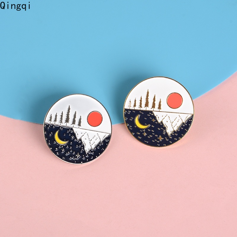 Bros Pin Enamel Bentuk Bulat Motif Gunung Matahari Bulan Bintang Hutan Alam Untuk Hadiah Berkemah Mendaki Luar Ruangan