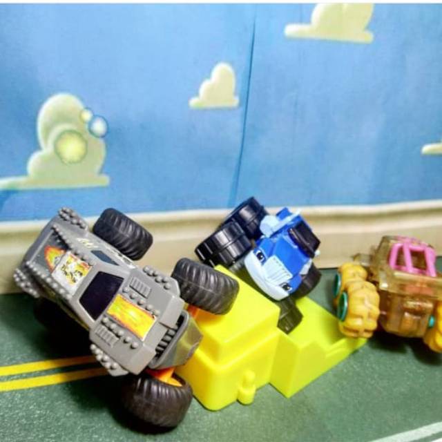 Plesanan kak diah mainan happy meal mc D/AW/KFC Tayo, monster truck, cup cake doll