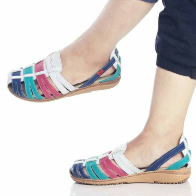 sepatu kulit/ kickers / wedges/sandal wanita/ sandal wanita slip sandal / sandal sepatu wanita /