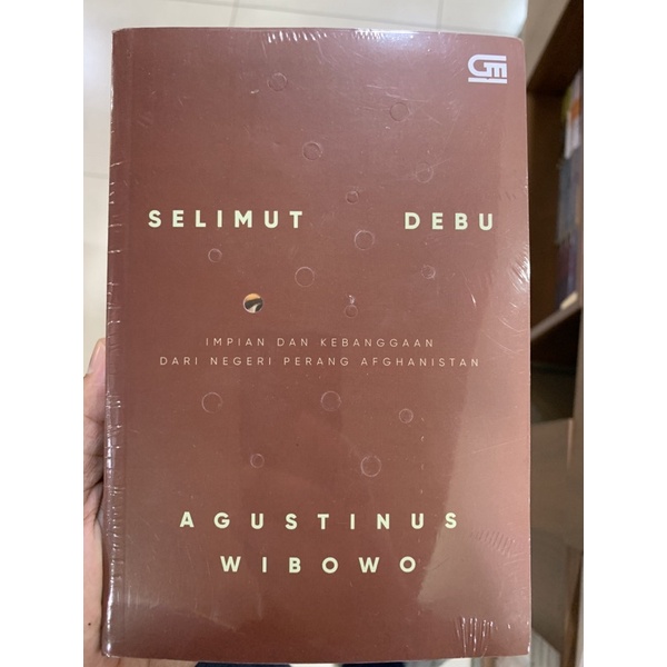 Buku Selimut Debu karya Agustinus Wibowo