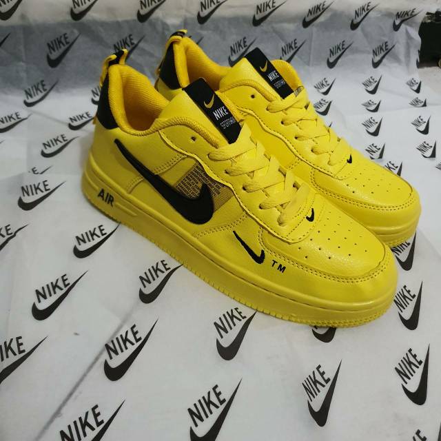 NIKE AIR FORCE 1 UTILITY YELLOW 