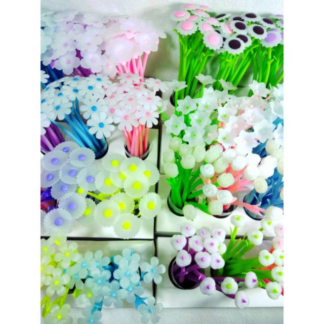 

1 PAK 12 Pulpen Gel Bunga Unik Bisa Berubah Warna Pilih Motif