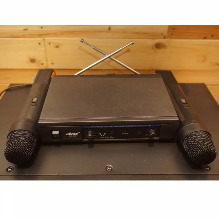 DAT DM-660 / DM660 Professional Wireless Microphone / Wireless Mic