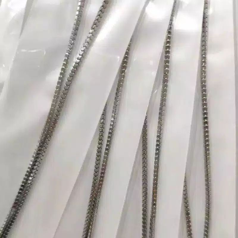KALUNG TITANIUM MILANO KACA KECIL WARNA SILVER 1.5MM PRIA WANITA STAINLESS STEEL