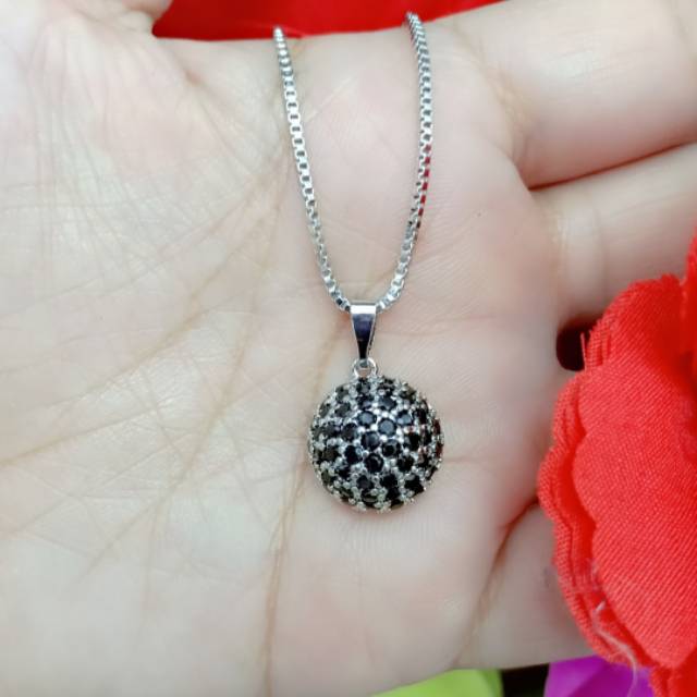 Kalung Dan Liontin bulat full Mata hitam