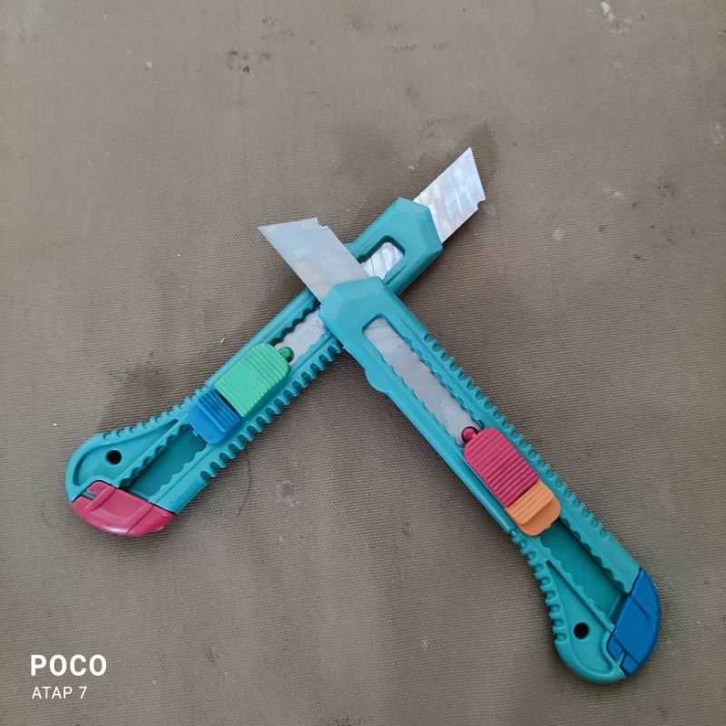 

Cutter Besar Plastik Murah