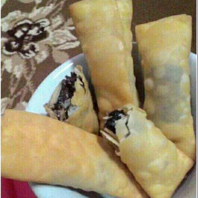 

Lumpia isi coklat 20biji
