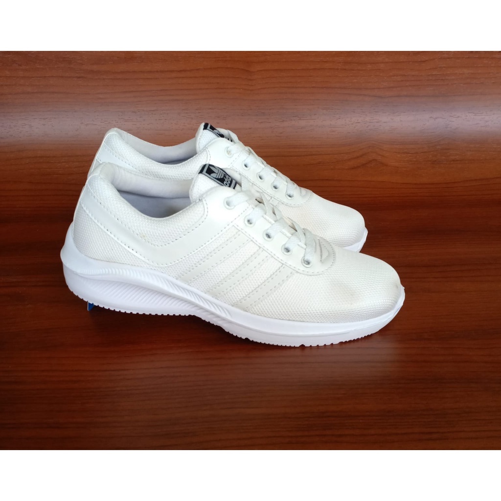 SNEAKER ADIDAS PUTIH/SEPATU ADIDAS PUTIH POLOS/SEPATU RUNNING PUTIH/SEPATU OLAHRAGA PUTIH/SEPATU LAR