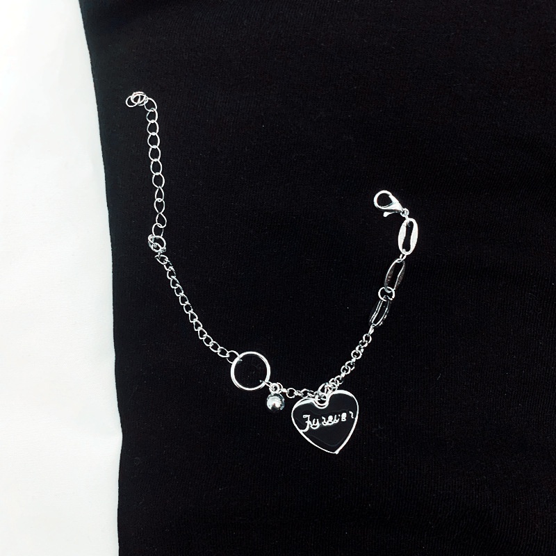 Kalung Rantai Klavikula Liontin Tulisan Love Bahan Titanium Steel Warna Hitam Gaya Hip Hop Korea Untuk Wanita