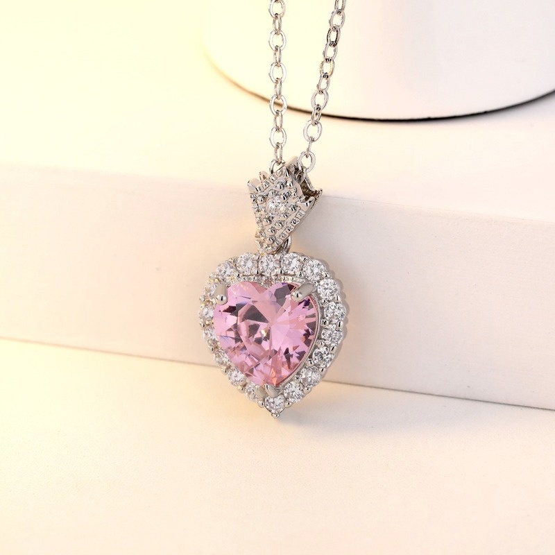 [Ready Stock]Fashion Elegant Diamond Heart-Shaped Pendant Necklace