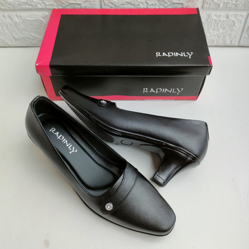 Sepatu Pantofel Heels Wanita Kulit Asli