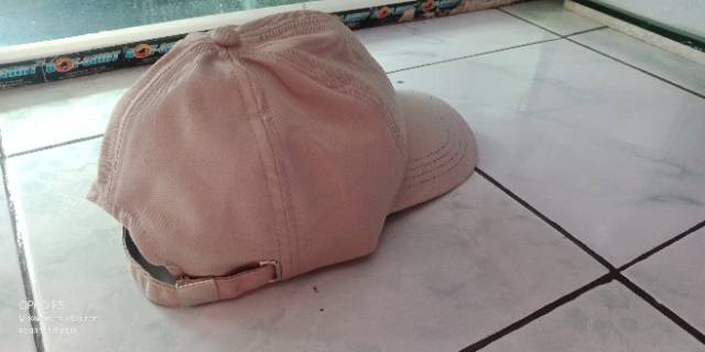 Topi polo bordir cream