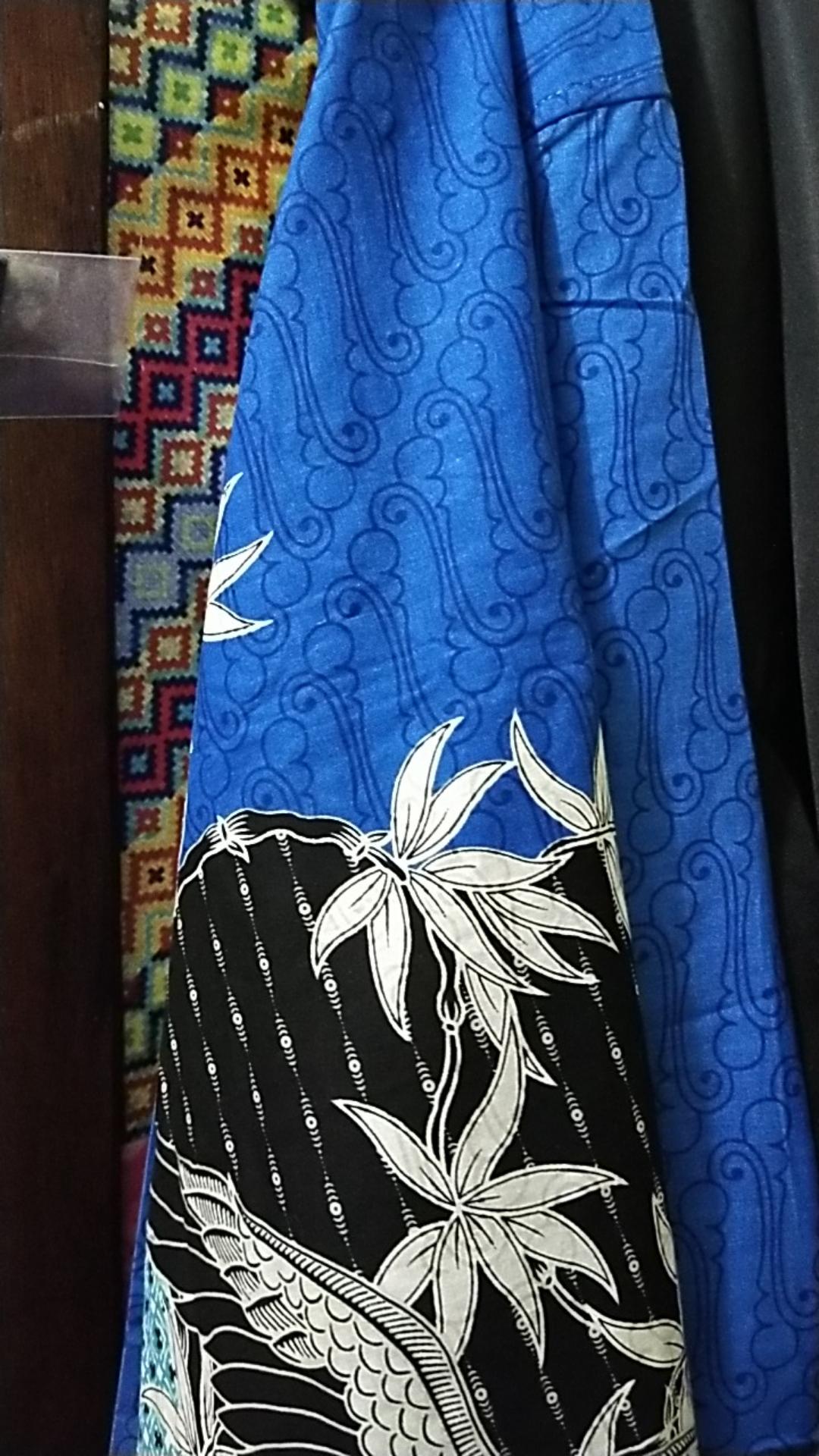 M231 Kemeja Pria Batik Panjang Biru 1697