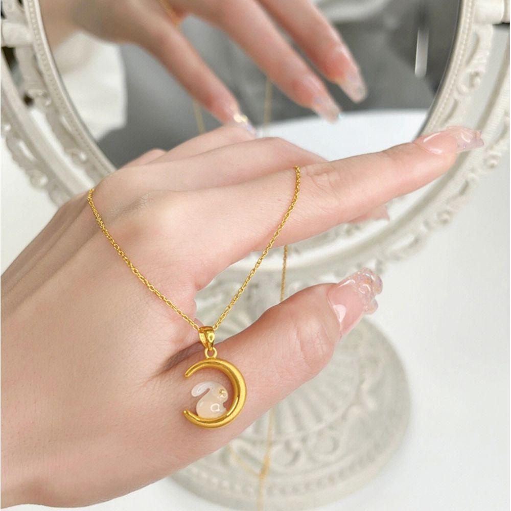 Mxbeauty Kalung Wanita Temperamen Elegan Desain Niche Bulan Giok Kelinci Berlapis Emas Peri Necklace