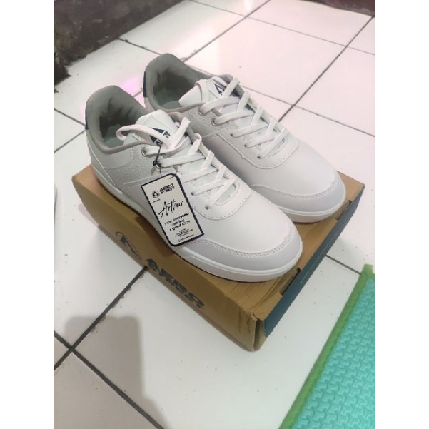 AEROSTREET ARTHUR PUTIH