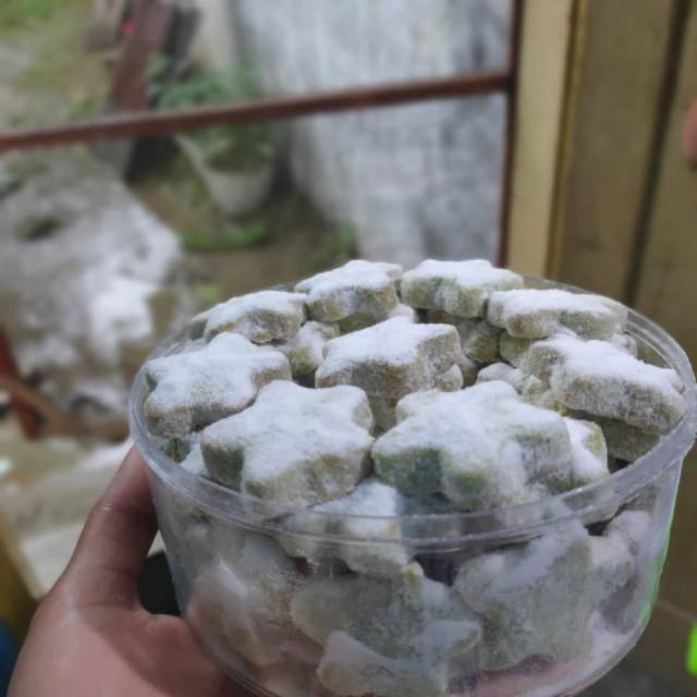 

Kue salju