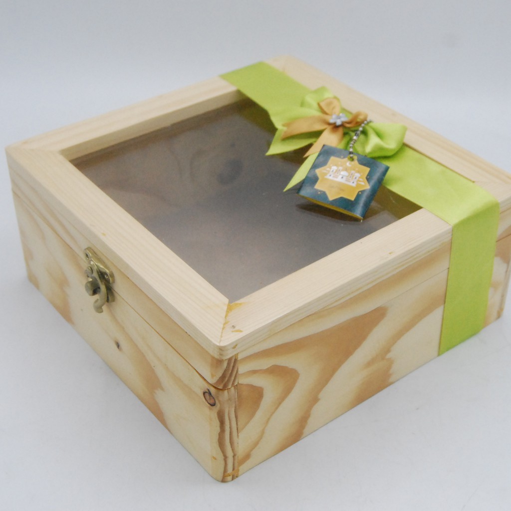 

Kotak PROMOSI Kayu Hampers Hantaran Seserahan Lebaran