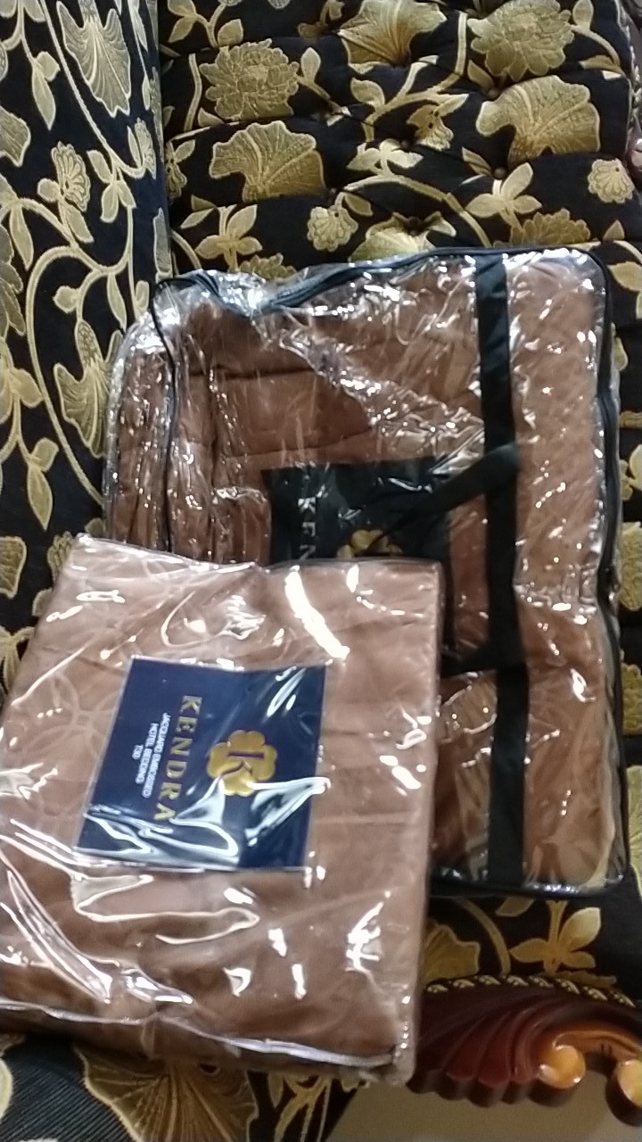 Bedcover + Sprei Kendra Polos 200x200 Tinggi 30 Warna Red White Coklat - Extra Super King 200 T30 Bc